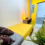 Roomies Hostel - Santa Maria La Ribera